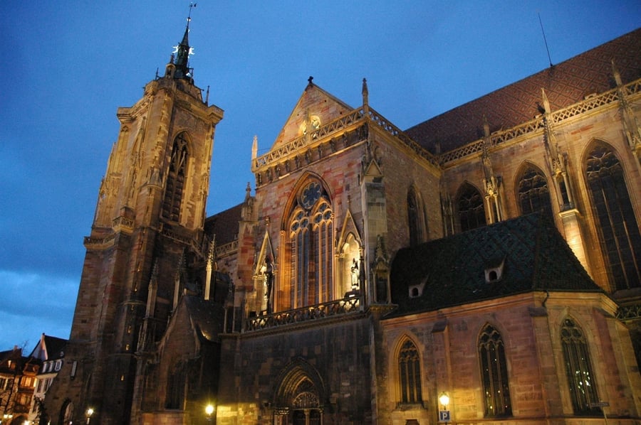 Collégiale Saint-Martin — La chiesa gotica spesso scambiata per una cattedrale