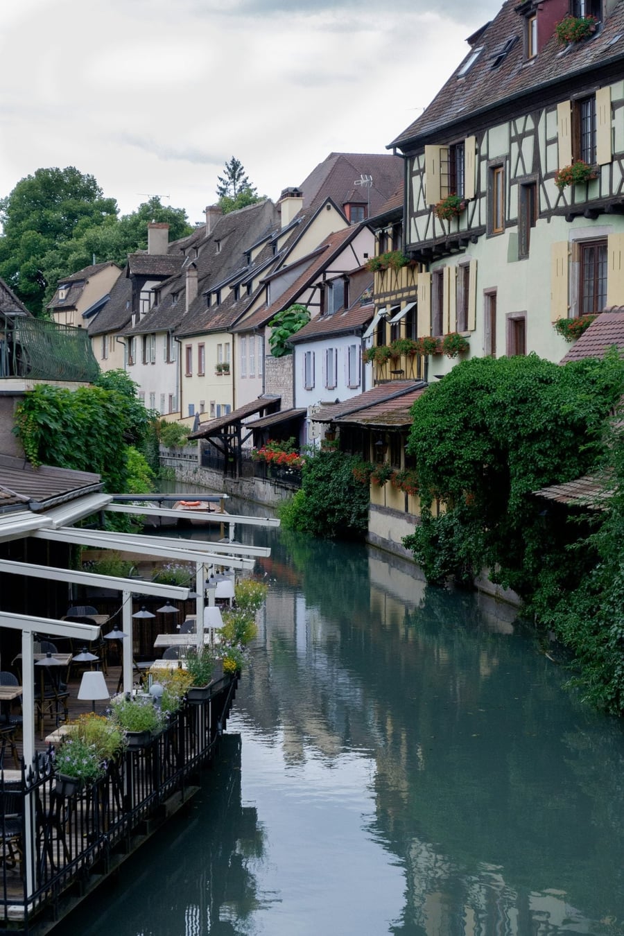 La Petite Venise — Case a graticcio specchiate sul canale della Lauch