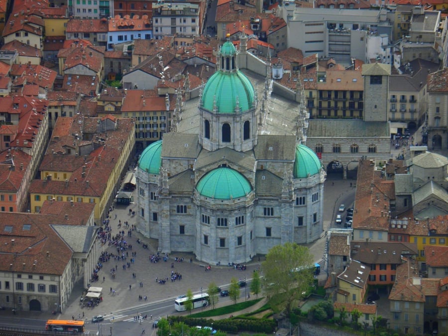 Como Cathedral — Three and a half centuries of different styles
