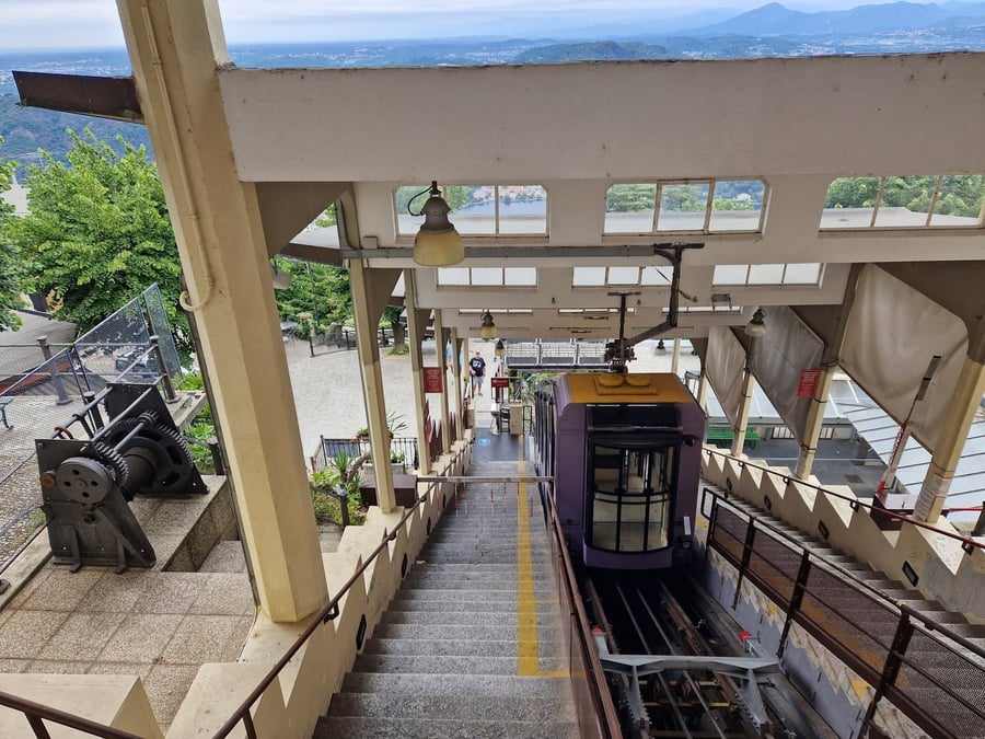 The funicular to Brunate — Seven minutes to the lakeside lookout