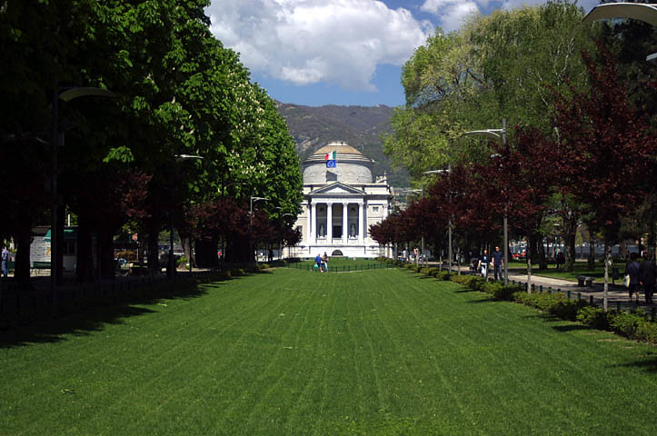 Tempio Voltiano — The neoclassical museum dedicated to Alessandro Volta
