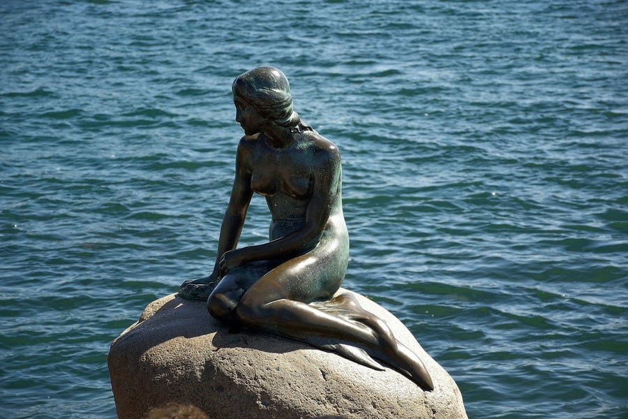 La Sirenetta — Il simbolo di Copenaghen sullo scoglio