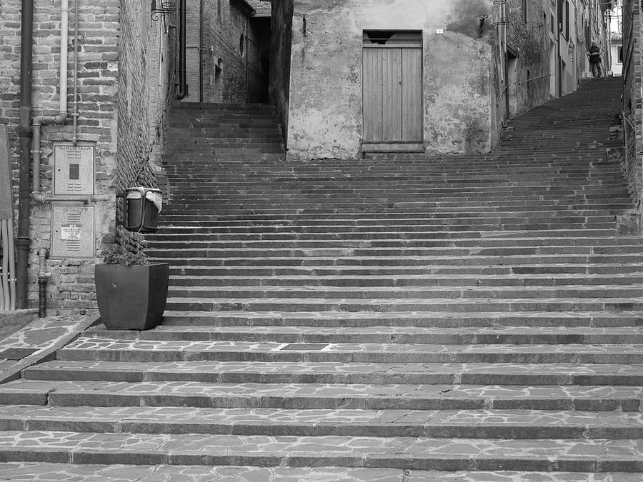 La Piaggia — The hundred-step stairway, and the polenta well