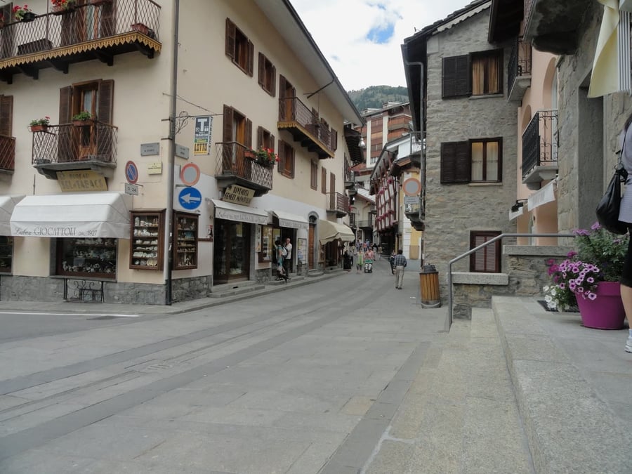 Il centro di Courmayeur — Le vie del salotto alpino ai piedi del Monte Bianco