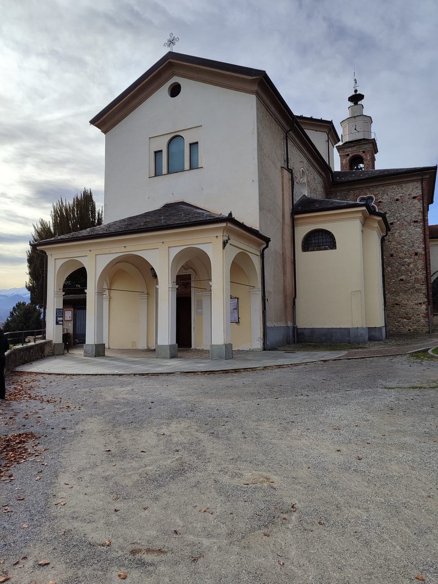 Il Santuario della Madonna degli Angeli — Il santuario in fondo al viale degli Angeli