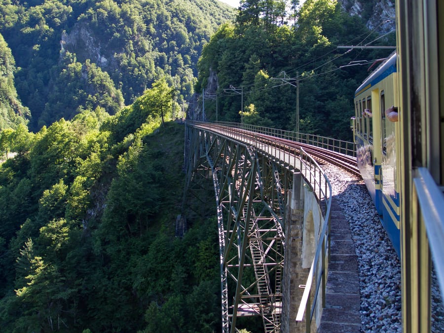 Il viadotto sulla gola — Ottantatré ponti fra l'Ossola e il Ticino