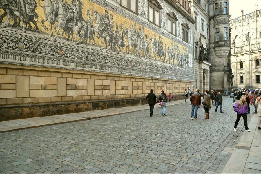 The Fürstenzug — The procession of princes in Meissen porcelain