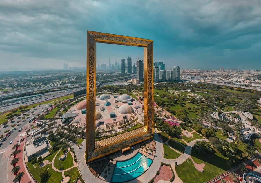 Dubai Frame — Una cornice dorata alta 150 metri