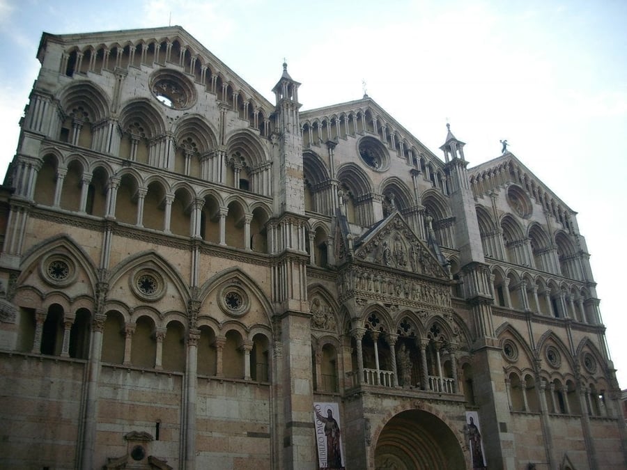 Cattedrale di San Giorgio — La facciata romanico-gotica del duomo
