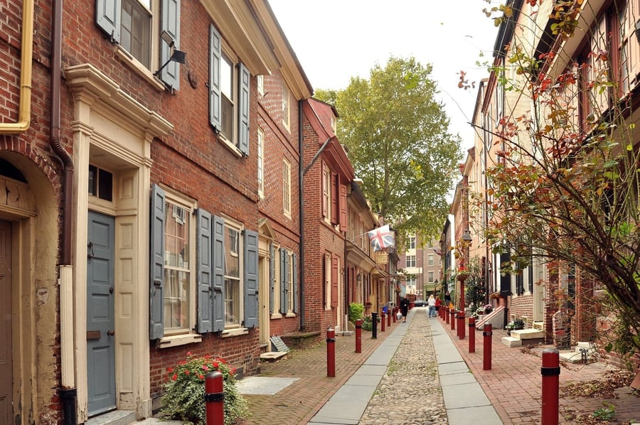 Elfreth's Alley — America's oldest continuously inhabited residential street