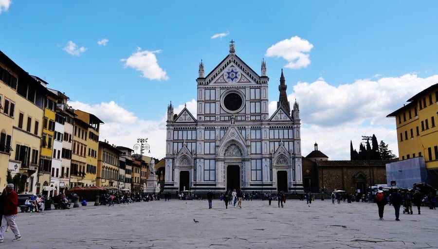 Santa Croce — La basilica delle memorie fiorentine