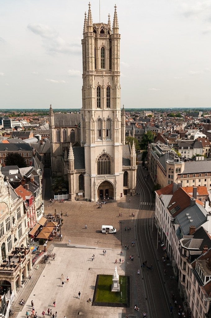 La Cattedrale di San Bavone — La casa del capolavoro dei fratelli Van Eyck