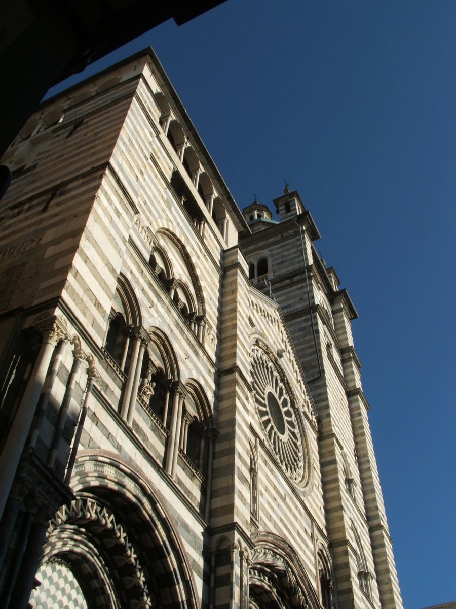 Cattedrale di San Lorenzo — Le righe bianche e nere del Duomo