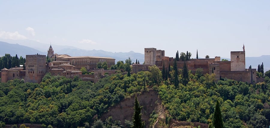 Mirador de San Nicolás — Il belvedere dell'Albaicín con l'Alhambra e la Sierra Nevada sullo sfondo
