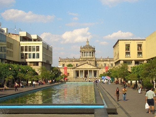 Plaza Tapatía — Il grande viale che collega Cattedrale e Hospicio