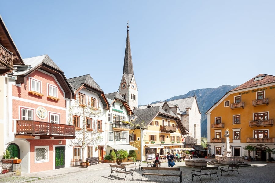 Il Marktplatz — La piazza colorata nel cuore del villaggio