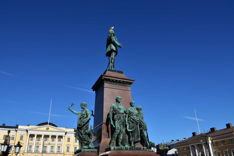 Piazza del Senato — Il cuore neoclassico della capitale finlandese