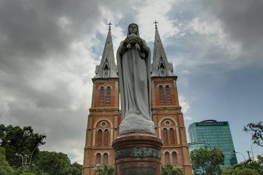La Basilica di Notre-Dame — I mattoni rossi importati da Marsiglia nel centro di Saigon