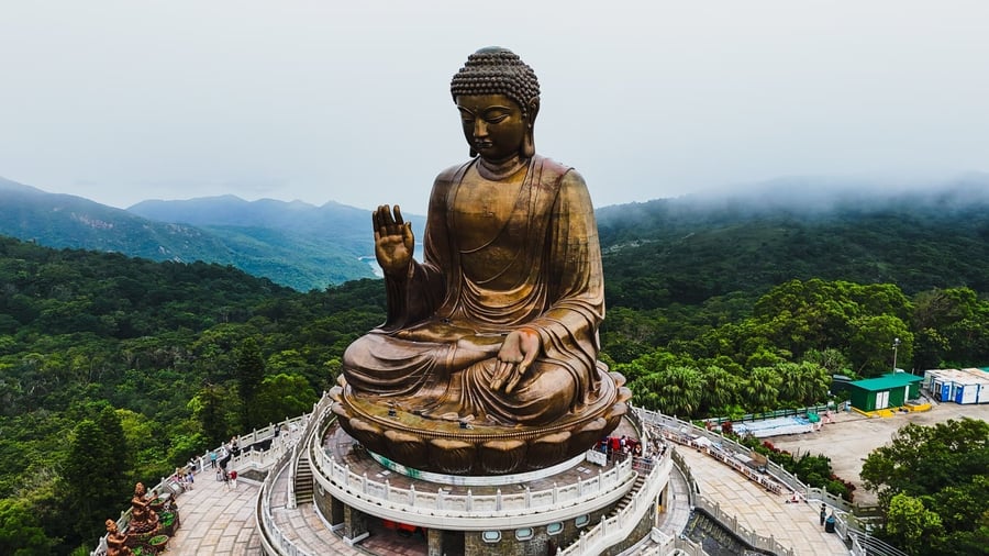 Tian Tan Buddha — Il grande Buddha di bronzo sull'isola di Lantau