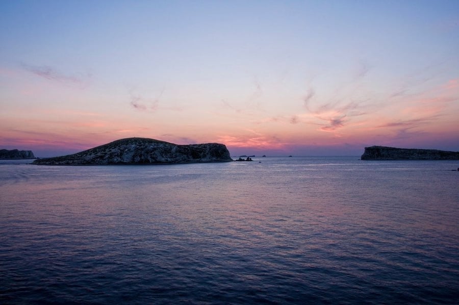 Cala Comte — Tramonti leggendari sulla costa ovest
