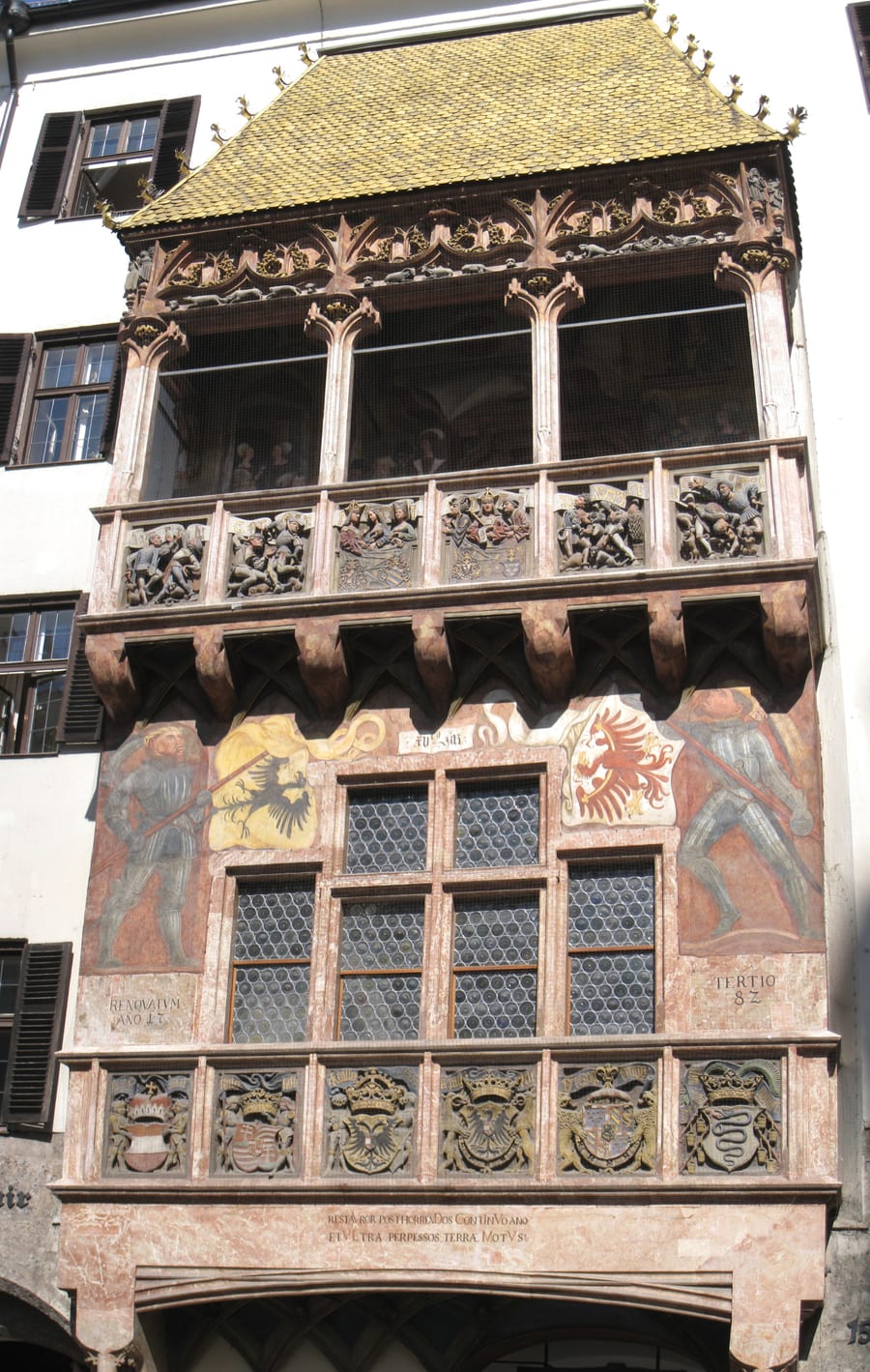 Il Goldenes Dachl — Il tetto d'oro che diede il nome alla città vecchia