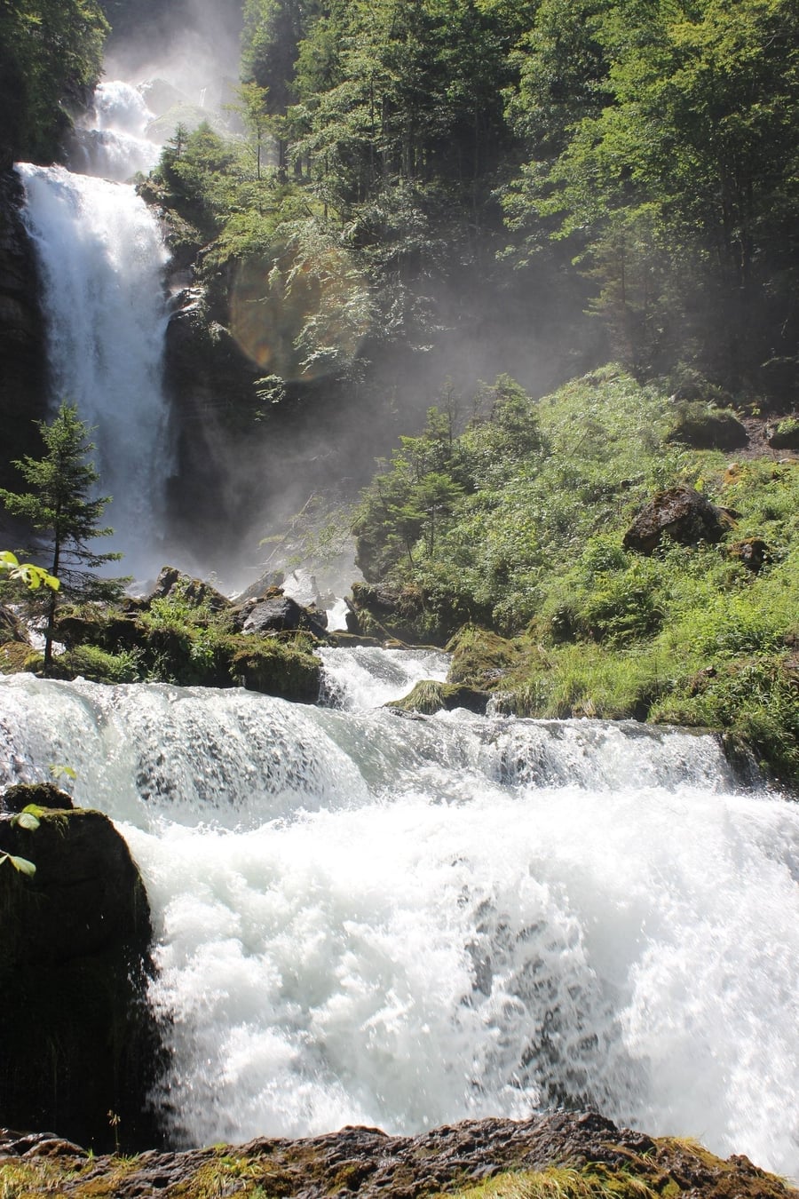 Cascate di Giessbach — Quattordici salti d'acqua che scendono verso il lago di Brienz