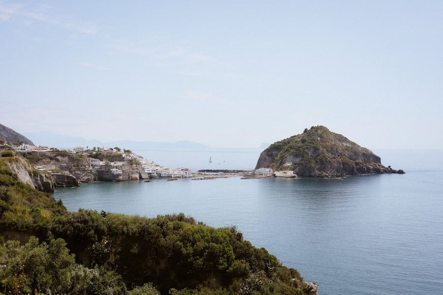 Il borgo di Sant'Angelo — Un ex villaggio di pescatori senza auto