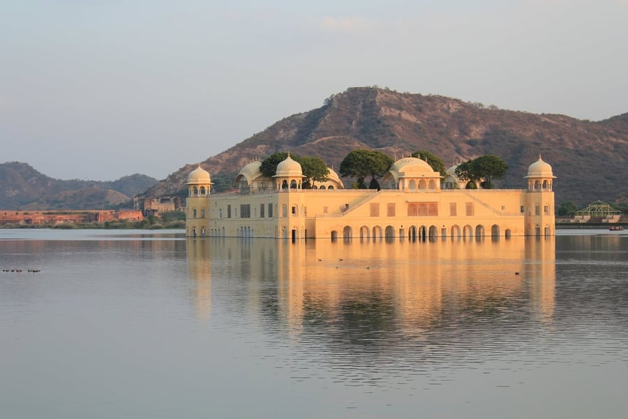 Jal Mahal — Un palazzo che galleggia al centro del lago