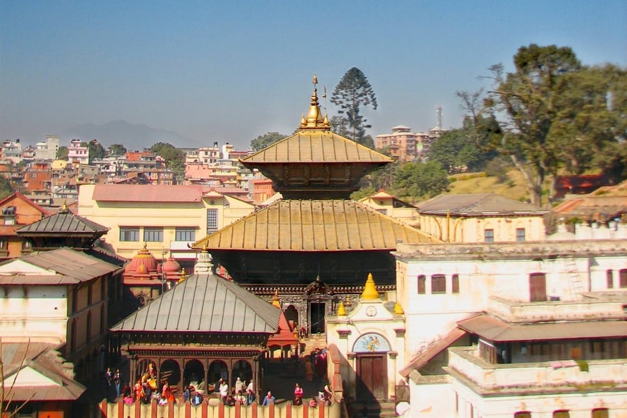 Tempio di Pashupatinath — Il santuario più sacro dell'induismo nepalese sulle rive del fiume