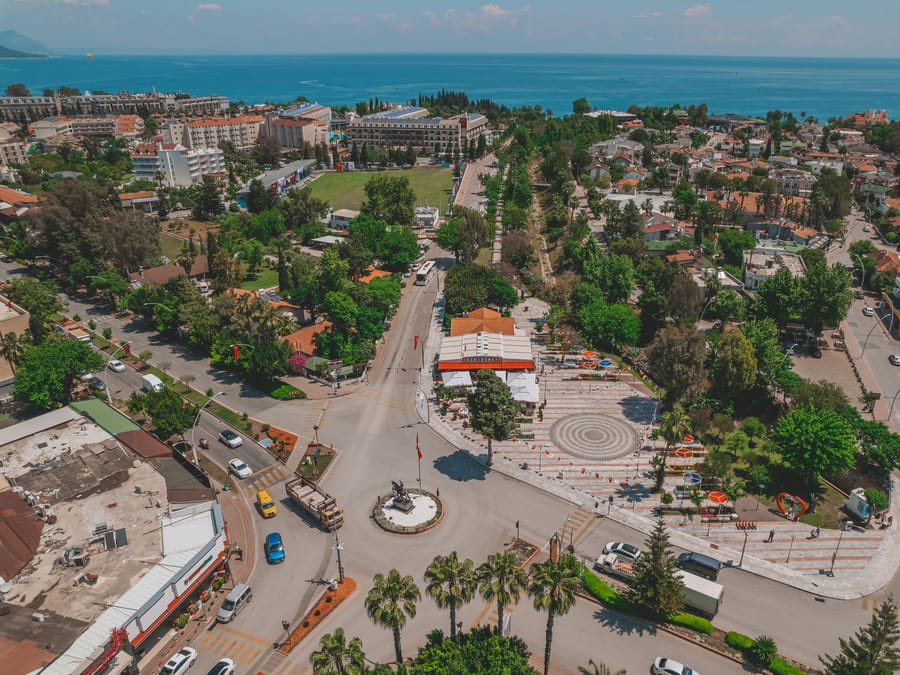 Kemer dall'alto — La città fra gli agrumeti e il mare