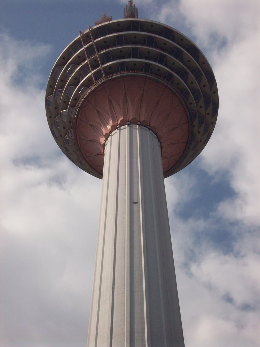 KL Tower — Una torre per telecomunicazioni diventata belvedere cittadino