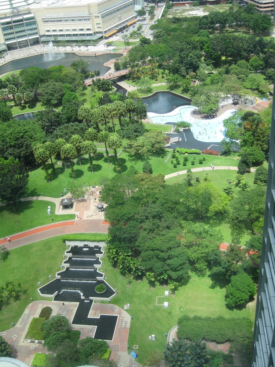 KLCC Park — Venti ettari di verde con laghetti e vasche a cascata