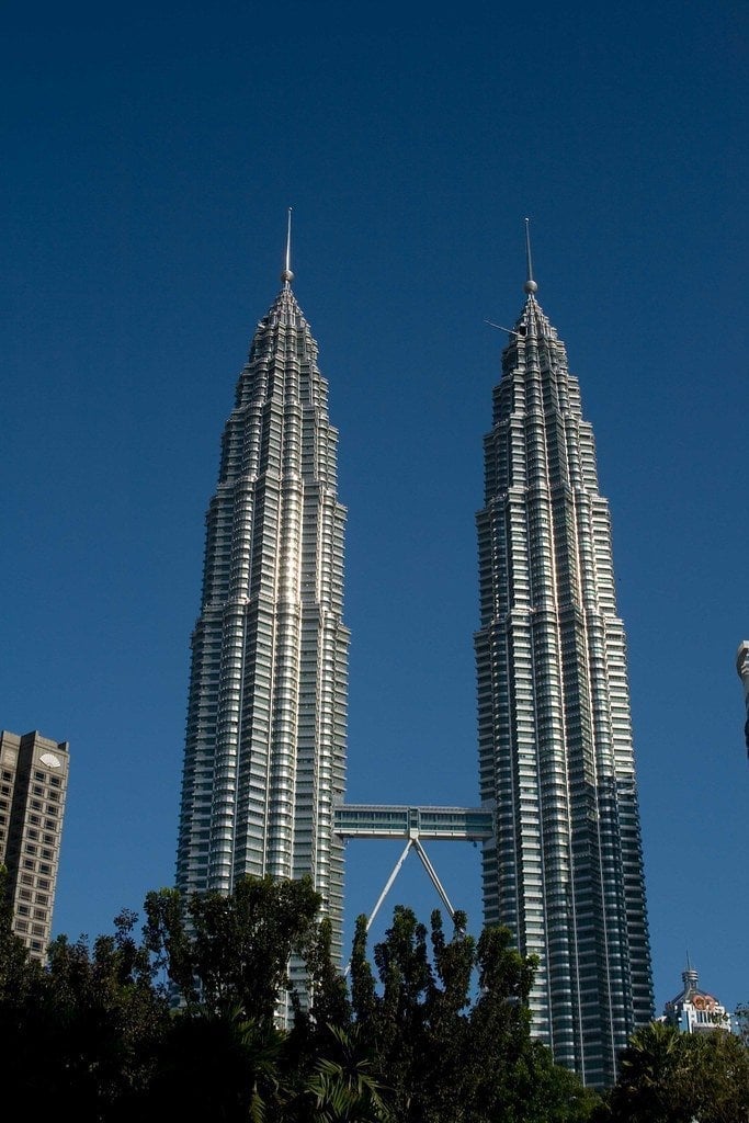 Petronas Towers — Due torri gemelle che per sei anni furono le più alte del mondo