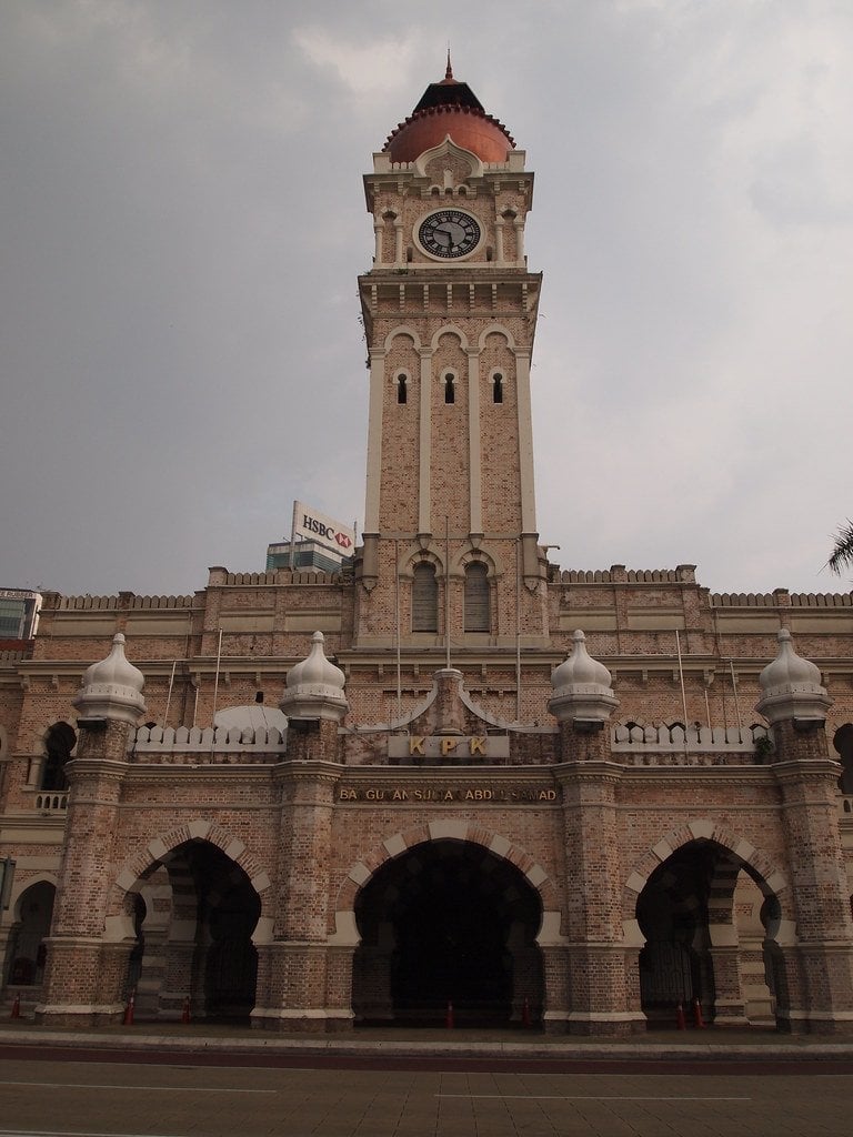 Sultan Abdul Samad Building — Cupole moresche affacciate su Piazza Merdeka
