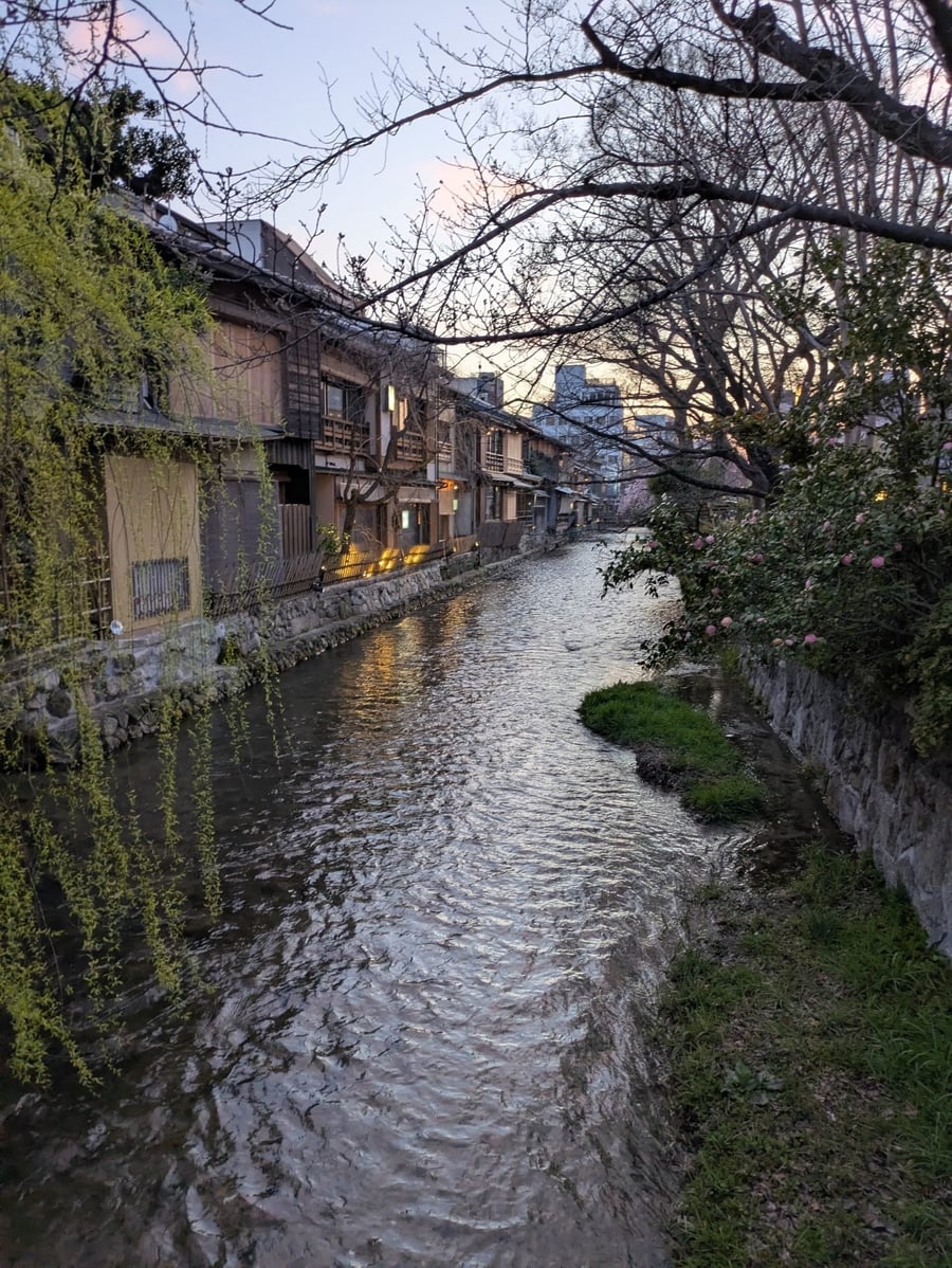 Gion — Il quartiere delle geiko tra case in legno