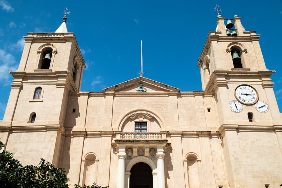 Concattedrale di San Giovanni — Una facciata austera che nasconde uno degli interni più sfarzosi d'Europa