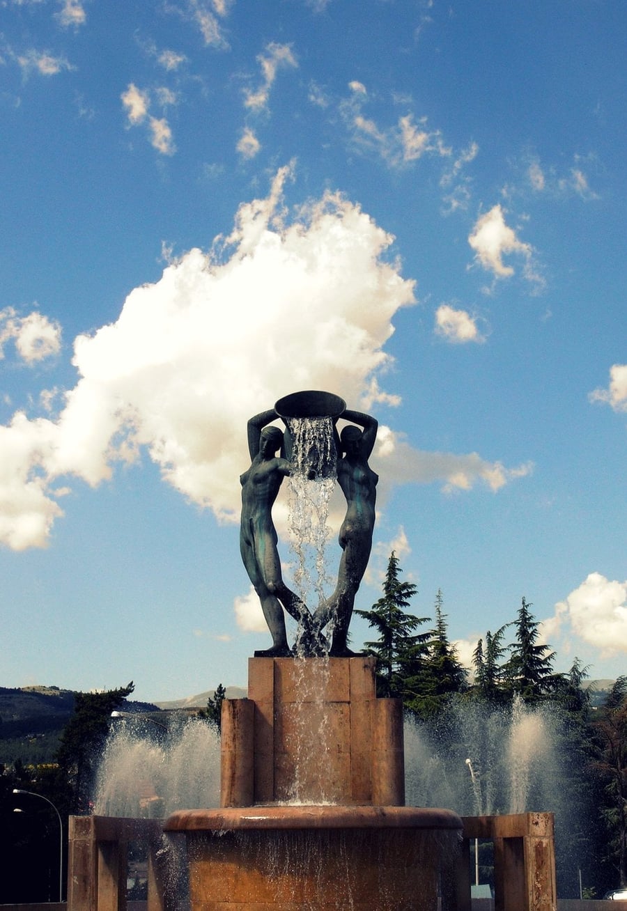 Fontana Luminosa — The city's 20th-century symbol