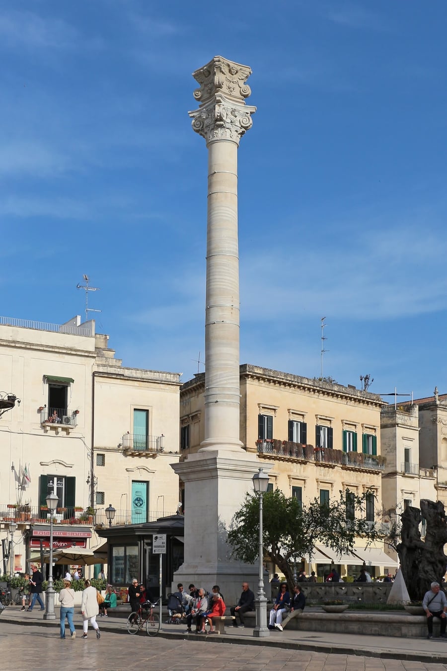 Colonna di Sant'Oronzo — Una colonna romana riutilizzata da Brindisi come monumento votivo