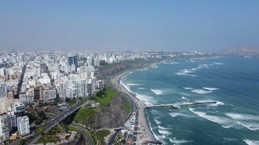 The Costa Verde cliffs — A long, steep shoreline separating Lima from the ocean
