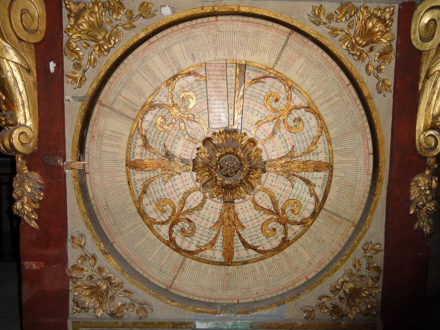 Cattedrale di Saint-Jean-Baptiste — L'orologio astronomico che scandisce le ore da secoli