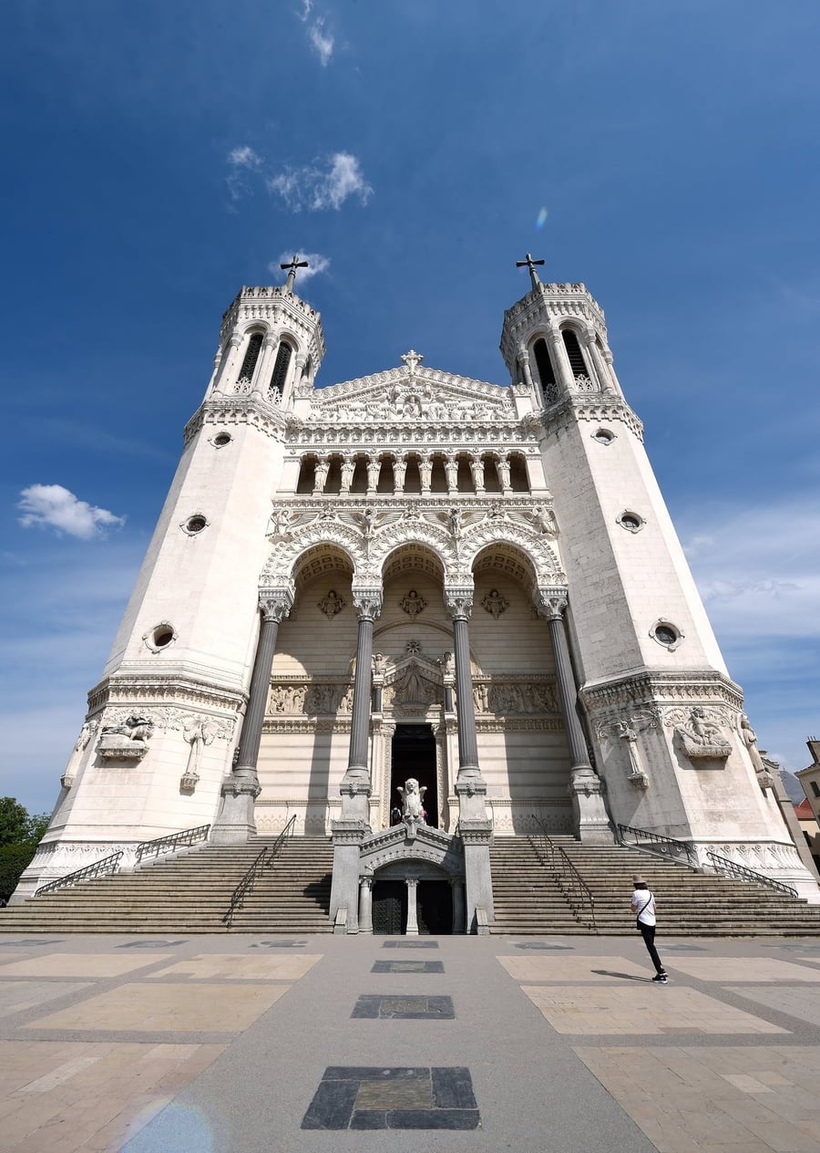 Basilica di Notre-Dame de Fourvière — La torre che veglia su Lione dall'alto della collina