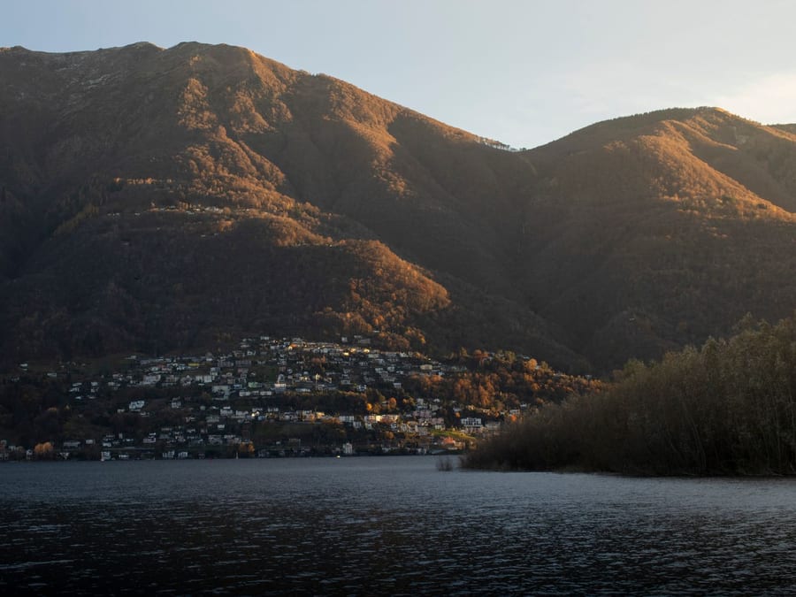 Il lago dalle colline — Il punto più basso della Svizzera, a centonovantatré metri
