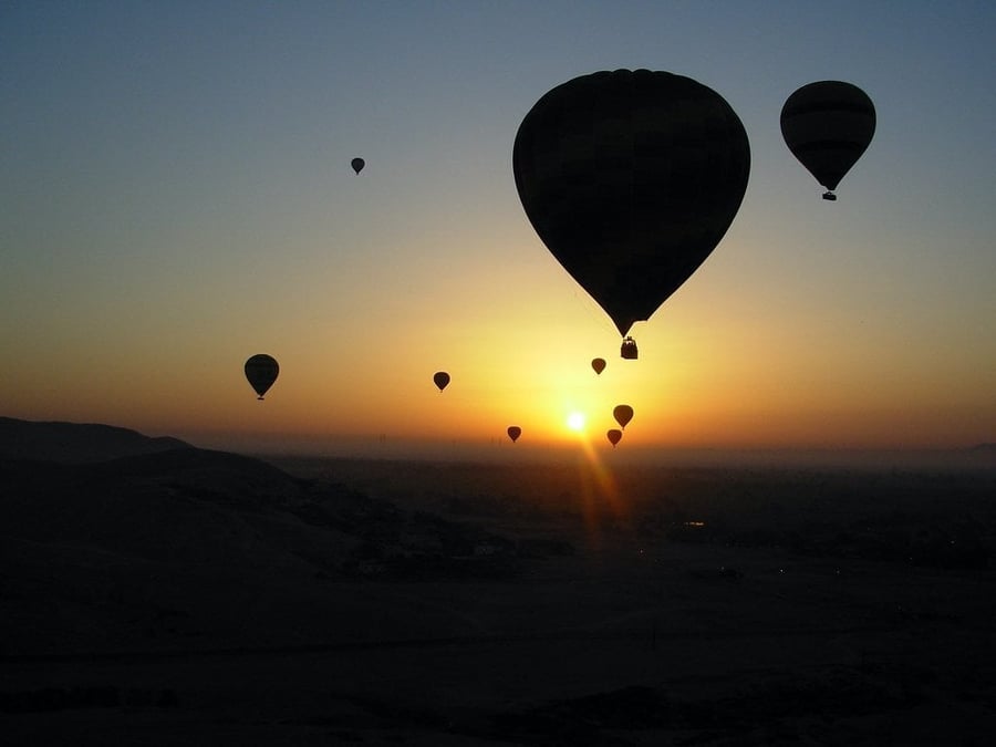 Mongolfiere sulla Valle dei Re — Un volo all'alba sopra i templi della sponda occidentale