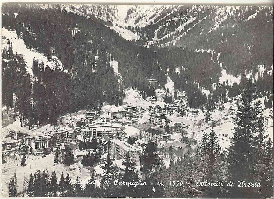 Madonna di Campiglio, 1522 metri — Il paese sotto la neve, con le Dolomiti di Brenta alle spalle
