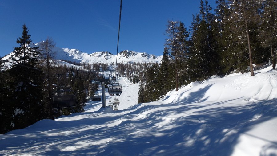La seggiovia Fortini — Tra gli abeti innevati, verso le piste in quota