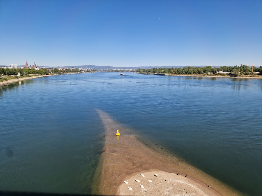Il Reno a Magonza — Il grande fiume che per secoli ha reso Magonza un nodo commerciale