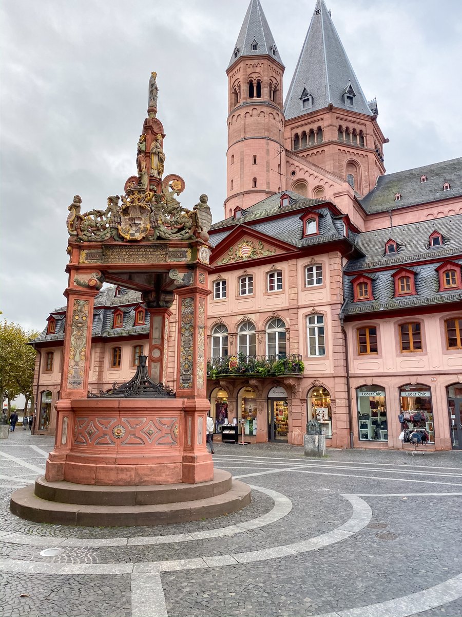Il Marktbrunnen — Una fontana rinascimentale del 1526, per celebrare la fine della guerra dei contadini