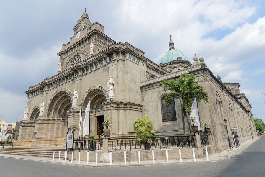 Cattedrale di Manila — Ricostruita otto volte dal 1581 a oggi