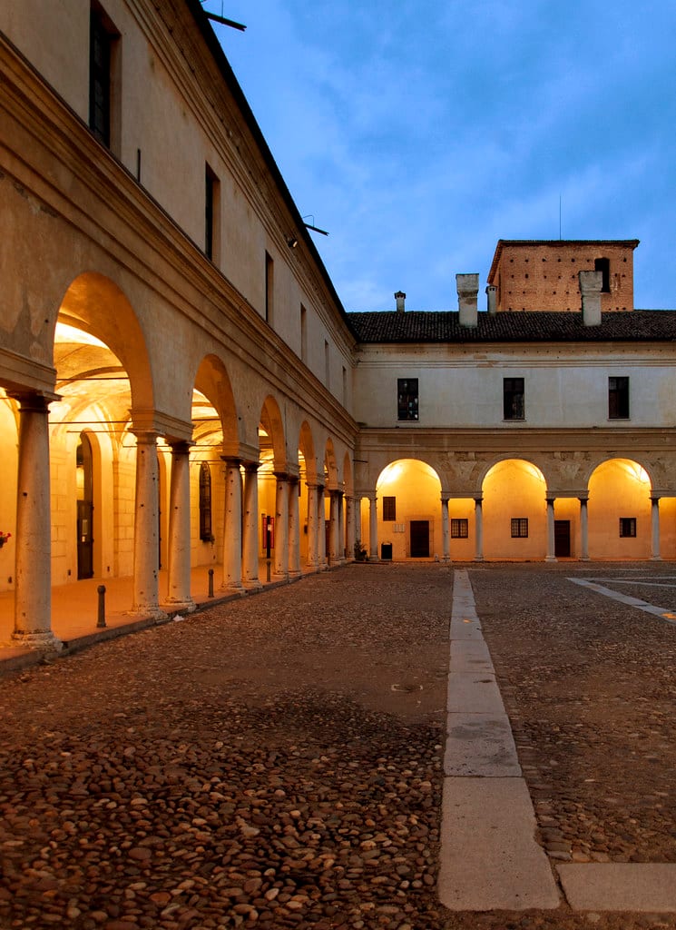 Palazzo Ducale di Mantova — Cinquecento stanze per la dinastia Gonzaga, tra cortili e camere dipinte