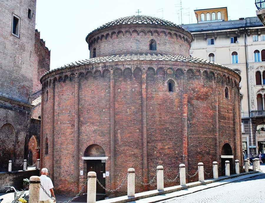 Rotonda di San Lorenzo — La più antica chiesa di Mantova, riemersa dai secoli sotto il livello della piazza